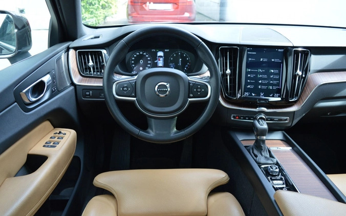 Volvo XC 60 cena 164444 przebieg: 51589, rok produkcji 2019 z Poznań małe 497